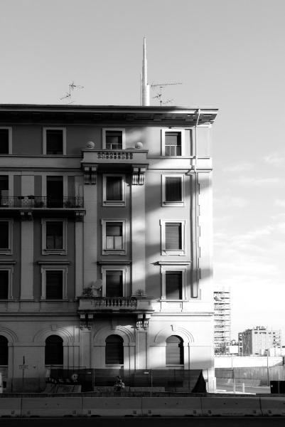 Milano - Via Melchiorre Gioia - Palazzi - Facciate - Balconi - Finestre - Ombre