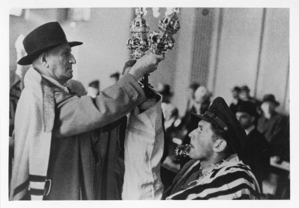 Germania, Berlino - Sinagoga Fraenkelufer, interno - Celebrazione del primo Rosh Hashanah (capodanno religioso) dal 1938 - Officiante e fedeli