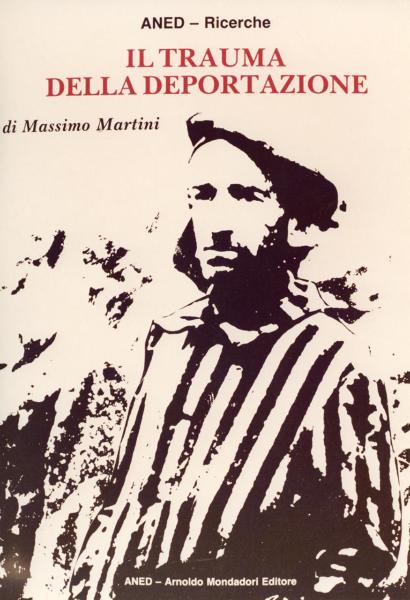 Copertina del libro “Il trauma della deportazione” di Massimo Martini, a cura di Aned, editore Aned-Arnoldo Mondadori, 1983 / Fotografia riprodotta in copertina: Germania - Campo di concentramento / campo di lavoro di Vaihingen (sottocampo di Natzweiler-Struthof) - Ritratto maschile: prigioniero sopravvissuto con pigiama a strisce ("zebrati") - Nazismo