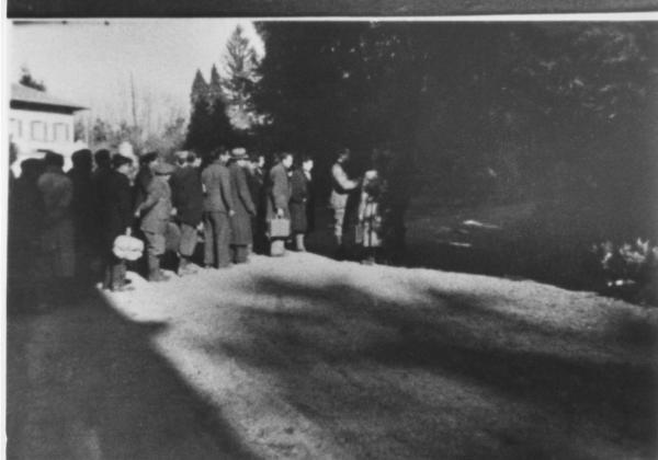 Seconda guerra mondiale - Nazi-fascismo - Varese - Villa Concordia, parco (?) - Cattura e deportazione di ebrei in fuga al confine con la Svizzera - Valigie - Polizia di frontiera tedesca (Zollgrenzschutz)
