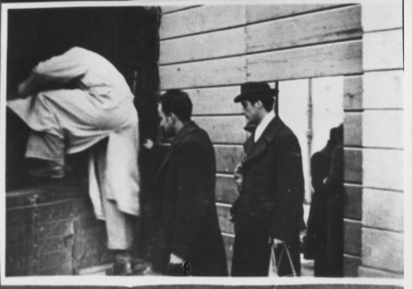 Seconda guerra mondiale - Nazi-fascismo - Varese - Carcere - Deportazione di ebrei su un camion