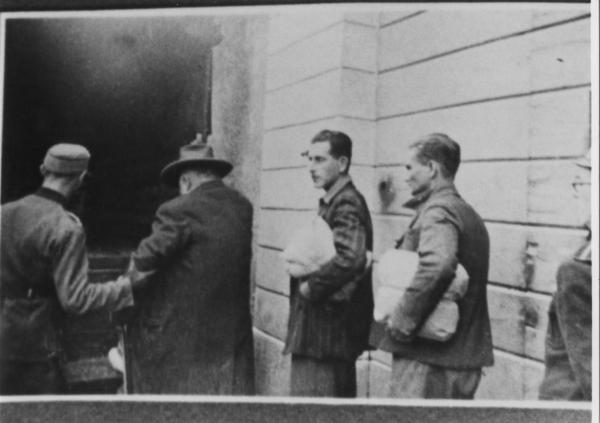 Seconda guerra mondiale - Nazi-fascismo - Varese - Carcere - Deportazione di ebrei su un camion