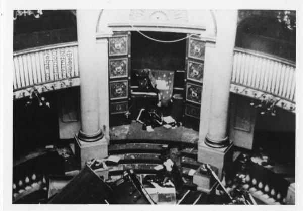 Nazismo - Notte dei cristalli - Austria, Vienna, Seitenstettengasse - Sinagoga, interno - Veduta dall'alto della sala centrale - Distruzione - Antisemitismo