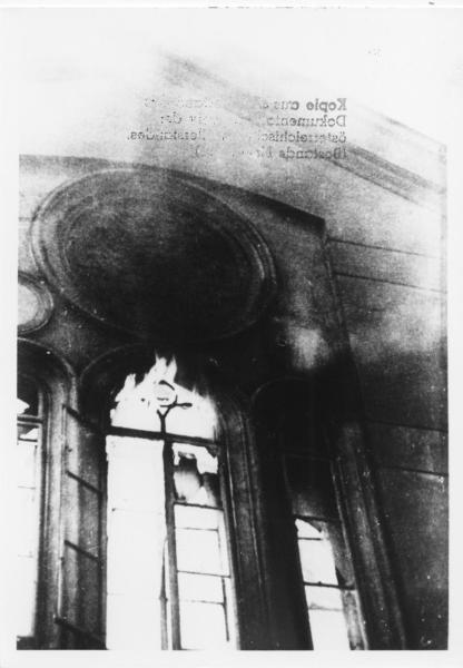 Nazismo - Notte dei cristalli - Austria, Vienna, Neue Weltgasse - Sinagoga in fiamme - Finestra - Rosone - Incendio - Distruzione - Antisemitismo