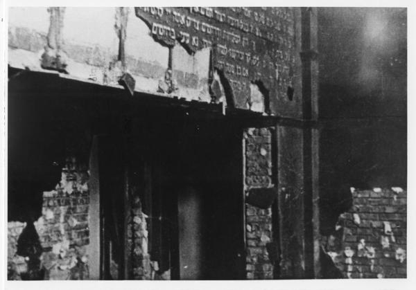 Nazismo - Notte dei cristalli - Austria, Vienna - Cimitero centrale - Porta I. e IV (Nuovo Cimitero Ebraico) - Sala della cerimonia - Distruzione - Antisemitismo