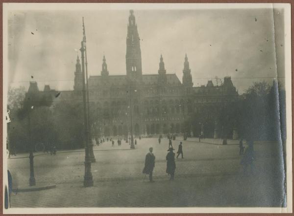 Vienna - Municipio (Rathaus) - Esterno - Ritratto di coppia - Uomo e donna