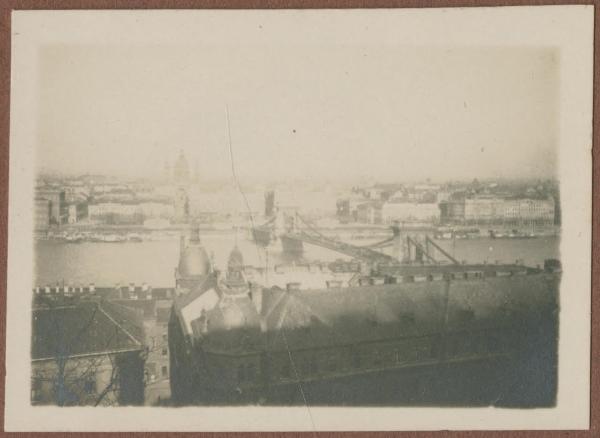 Budapest - Ponte delle Catene - Danubio, fiume - Palazzi - Veduta dall'alto