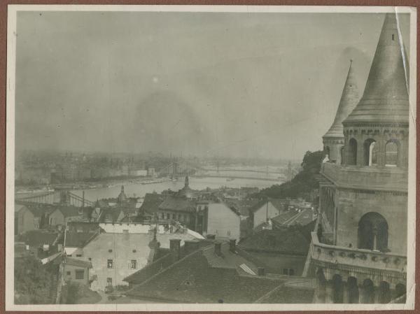 Budapest - Danubio, fiume - Ponte delle Catene - Ponte della Libertà - Veduta dal Bastione dei Pescatori - Palazzi - Panorama