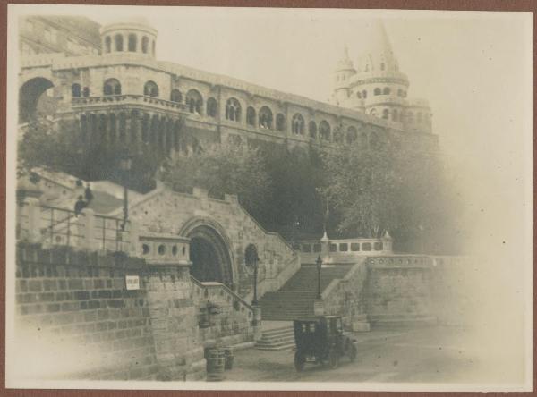 Budapest - Bastione dei Pescatori - Esterno - Scalinata