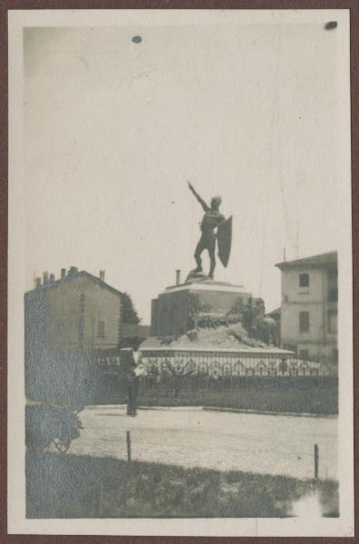 Legano - Piazza Monumento - Monumento al Guerriero di Legnano