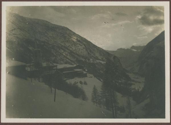 Valtournenche - Montagne - Borgo - Baite, chiesa - Valle - Neve - Veduta