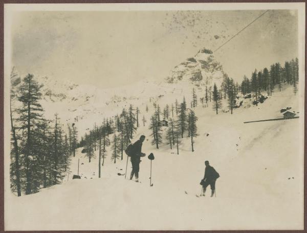 Ritratto maschile - Antonio Boschi (?) e Cesare Mendini (?) sugli sci - Valtournenche - Cervino - Montagne - Escursione