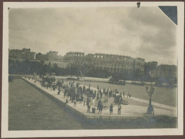 Croazia - Pola - Porto, banchina - Anfiteatro, arena - Veduta dal mare