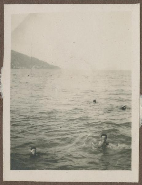 Ritratto di coppia - Antonio Boschi e ragazza in acqua - Alassio - Mare - Bagno