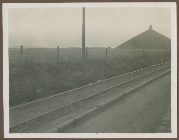 Belgio - Waterloo - Collina del Leone, piramide - Campo di battaglia - Strada