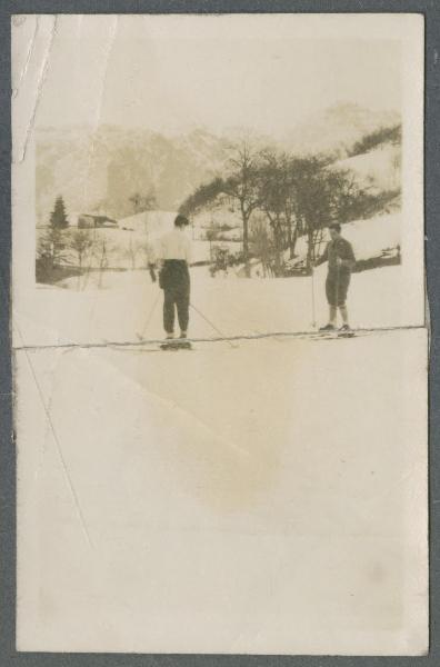 Cremeno: Maggio - Pista da sci - Neve - Coppia di sciatori