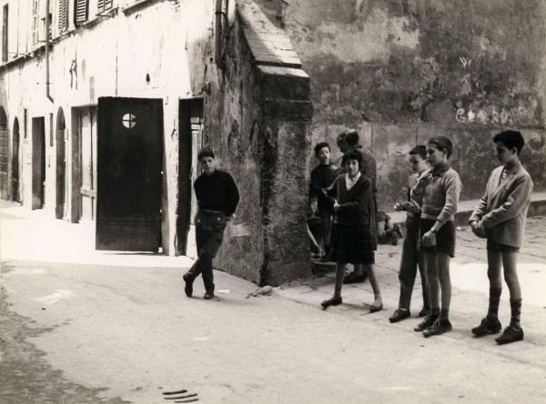 Pescia (PT) - Esterno - Strada - Bambini - Gioco delle figurine