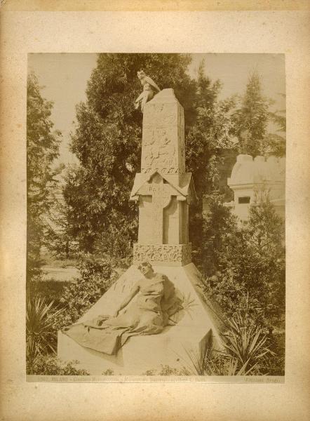 Milano - Cimitero Monumentale - scultura - famiglia Guerrini - Enrico Butti