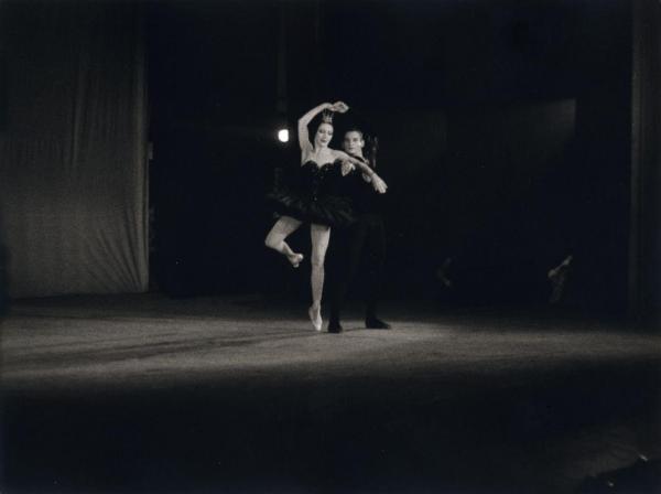 Milano - Teatro Nuovo - Grand Ballet du Marquis de Cuevas - Balletto: "Il lago dei cigni" - Rossella Hightower, ballerina, con ballerino