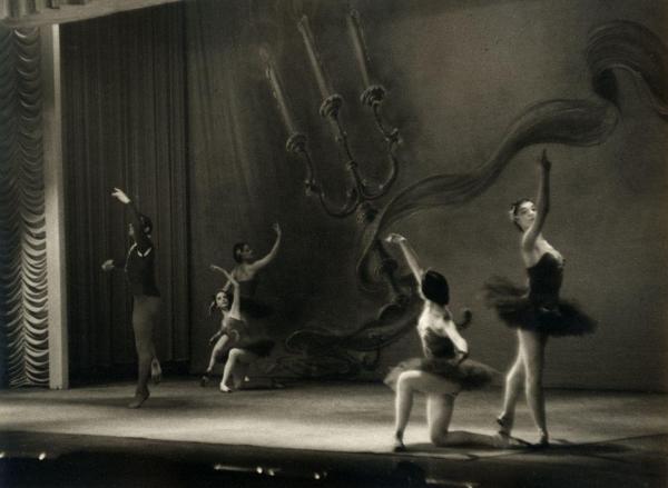 Milano - Teatro Nuovo - American Festival Ballet - Balletto: "Concerto classico" da Händel - Ballerine e ballerini in scena sul palco