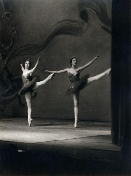 Milano - Teatro Nuovo - American Festival Ballet - Balletto: "Concerto classico" da Händel - Ballerine in scena sul palco