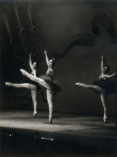 Milano - Teatro Nuovo - American Festival Ballet - Balletto: "Concerto classico" da Händel - Ballerine in scena sul palco