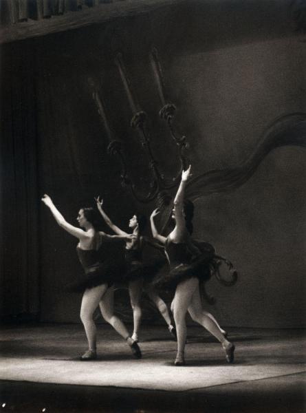 Milano - Teatro Nuovo - American Festival Ballet - Balletto: "Concerto classico" da Händel - Ballerine in scena sul palco