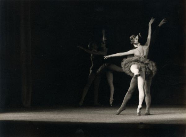 Milano - Teatro Nuovo - American Festival Ballet - Balletto: "Concerto classico" da Händel - Ballerine e ballerini in scena sul palco