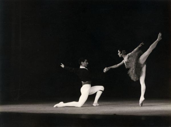 Milano - Teatro Nuovo - American Festival Ballet - Balletto: "Don Chisciotte" (Grand pas de Deux) - Sonia Arova, ballerina, Job Sanders, ballerino, sul palco