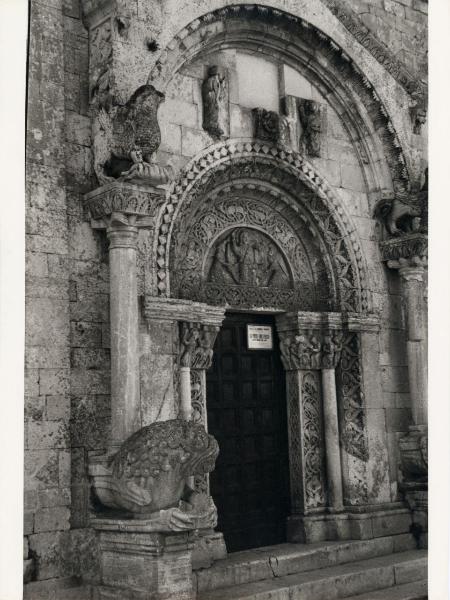 Manfredonia (FG) - Abbazia di San Leonardo in Lama Volara - Chiesa dei Cavalieri Teutonici - Protiro