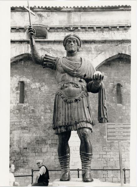 Scultura - Il Colosso - Barletta (BT) - Basilica di San Sepolcro