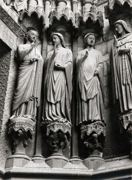 Scultura - Statue - Annunciazione e Visitazione, sec. XIII - Francia - Amiens - Cattedrale Notre-Dame - Facciata principale ovest - Portale della Vergine, di destra