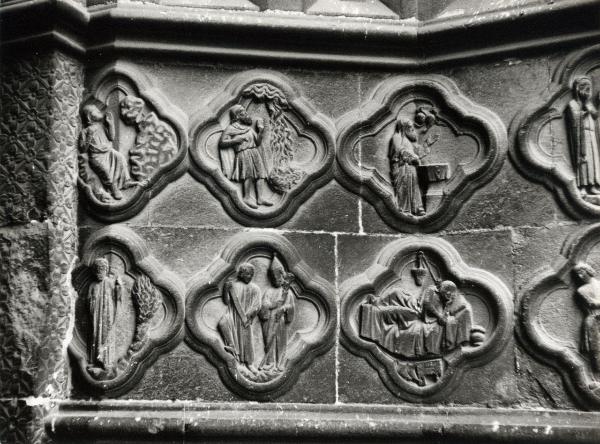 Scultura - Bassorilievi in formelle - Scene della vita dei profeti (Mosè), sec. XIII - Francia - Amiens - Cattedrale Notre-Dame - Facciata