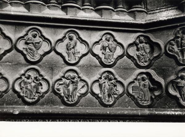 Scultura - Bassorilievi in formelle - Vizi e Virtù, sec. XIII - Francia - Amiens - Cattedrale Notre-Dame - Facciata