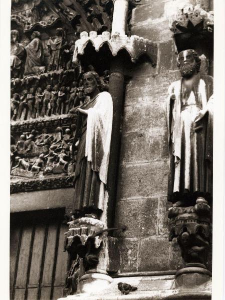 Scultura - Statue, sec. XIII - Francia - Amiens - Cattedrale Notre-Dame - Facciata principale ovest - Portale centrale (Giudizio universale) e portale della Vergine, di destra - Piccione