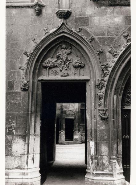 Francia - Bourges - Palazzo Jacques-Cœur - Esterno - Facciata - Porta d'ingresso - Lunetta con bassorilievo