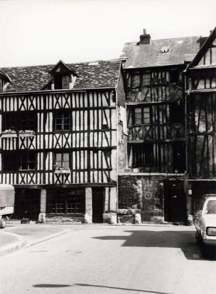 Francia - Rouen - Quartiere di Saint Maclou (?) - Architettura tradizionale francese - Case a graticcio - Esterno