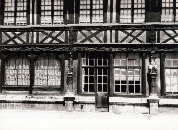 Francia - Rouen - Quartiere di Saint Maclou (?) - Architettura tradizionale francese - Casa a graticcio - Esterno - Facciata, dettaglio