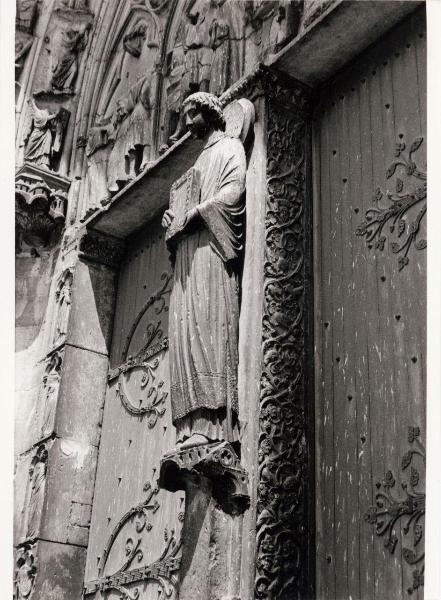 Scultura - Statua di Santo Stefano, del XIII sec. - Sens - Cattedrale di Santo Stefano (Saint-Étienne) - Esterno - Facciata occidentale - Portale centrale