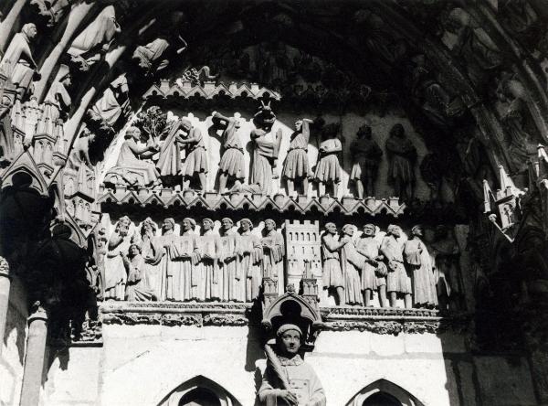 Scultura - Martirio di Santo Stefano (Saint-Étienne) - Francia - Bourges - Cattedrale di Santo Stefano (Saint-Étienne) - Facciata principale ovest - Portale di destra - Lunetta e archivolto, dettaglio