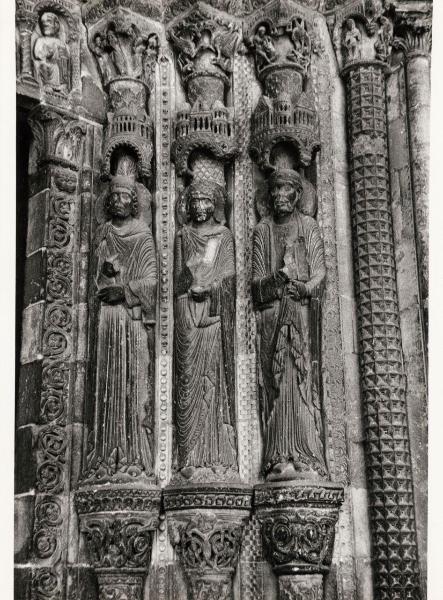 Scultura - Statue - Francia - Bourges - Cattedrale di Santo Stefano (Saint-Étienne) - Facciata laterale sud - Portale - Strombatura - Lato destro