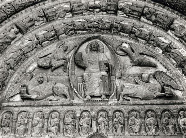 Scultura - Cristo in Maestà - Francia - Bourges - Cattedrale di Santo Stefano (Saint-Étienne) - Facciata laterale sud - Portale - Lunetta