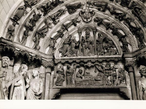 Scultura - Scene della Natività - Francia - Laon - Cattedrale di Notre-Dame - Facciata principale ovest - Portale di sinistra - Lunetta e archivolto, dettaglio