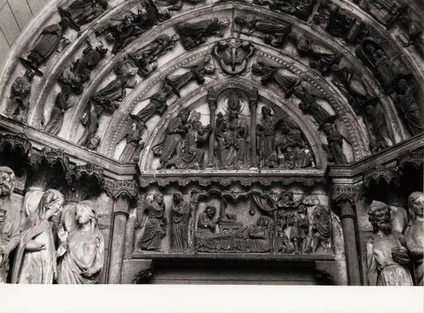 Scultura - Scene della Natività - Francia - Laon - Cattedrale di Notre-Dame - Facciata principale ovest - Portale di sinistra - Lunetta e archivolto, dettaglio