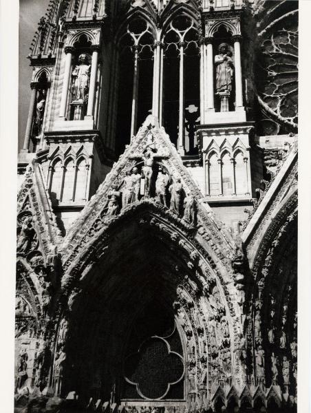 Scultura - Crocifissione - Francia - Reims - Cattedrale di Notre-Dame - Facciale principale - Portale di sinistra - Cuspide