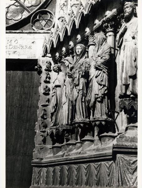 Scultura - Statue - Annunciazione e Visitazione - Francia - Reims - Cattedrale di Notre-Dame - Facciale principale - Portale centrale