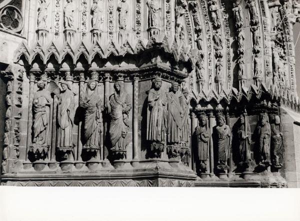 Scultura - Statue - Annunciazione e Visitazione, San Giovanni Battista, Isaia, Mosè e Aronne - Francia - Reims - Cattedrale di Notre-Dame - Facciale principale - Portale centrale e di destra