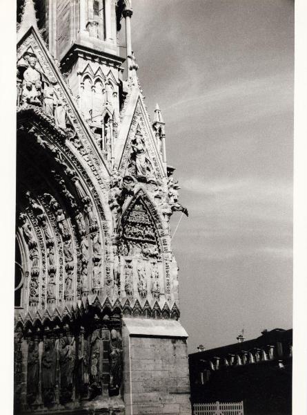 Francia - Reims - Cattedrale di Notre-Dame - Facciata principale - Portale destro - Cuspide