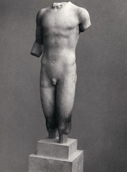 Scultura - Kouros (Statua di giovane, inv. n. 692), 490 a.C - Ambito attico - Grecia - Atene - Museo dell'Acropoli - Interno - Sala dell'Acropoli arcaica