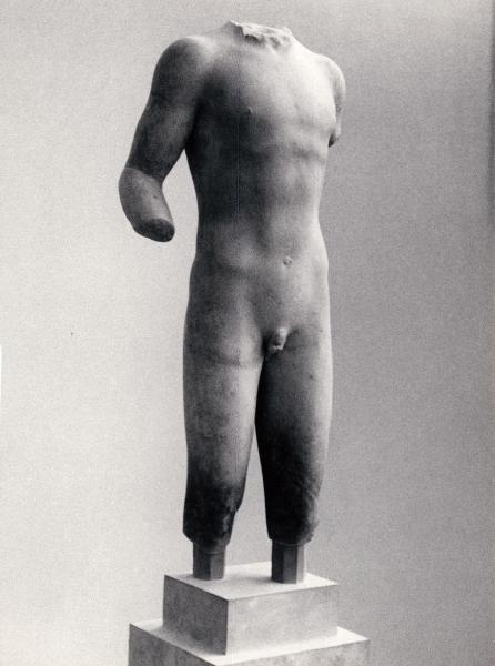 Scultura - Kouros (Statua di giovane, inv. n. 692), 490 a.C - Ambito attico - Grecia - Atene - Museo dell'Acropoli - Interno - Sala dell'Acropoli arcaica